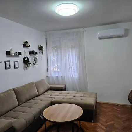Mia Apartman *